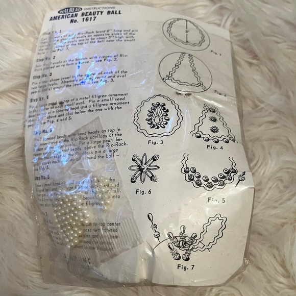 Walbead RED Satin Sequin Bead Vtg Christmas Ornament Kit MCM - Picture 4 of 4